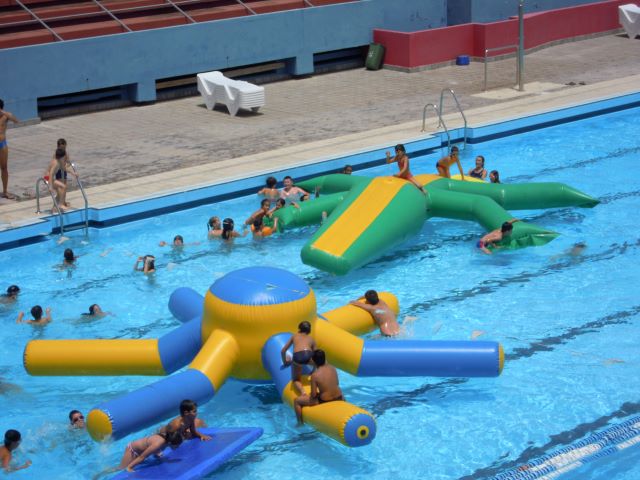 1 Juegos acuáticos en las piscinas municipales de la Ciudad Deportiva