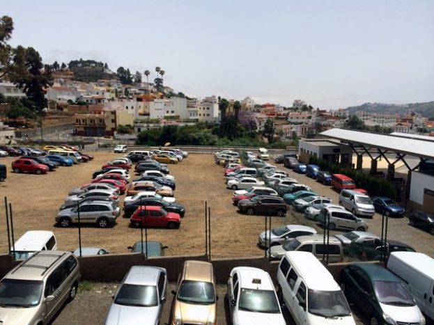 Teror: El nuevo aparcamiento de 'Y&aacute;nez Matos' recibi&oacute; m&aacute;s de 300 veh&iacute;culos