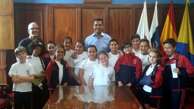 Gu&iacute;a: Alumnos del CEIP Miguel de Santiago visitaron hoy las Casas Consistoriales
