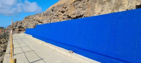 G&aacute;ldar: Comienza la elaboraci&oacute;n de la pintura mural de la playa de El Agujero