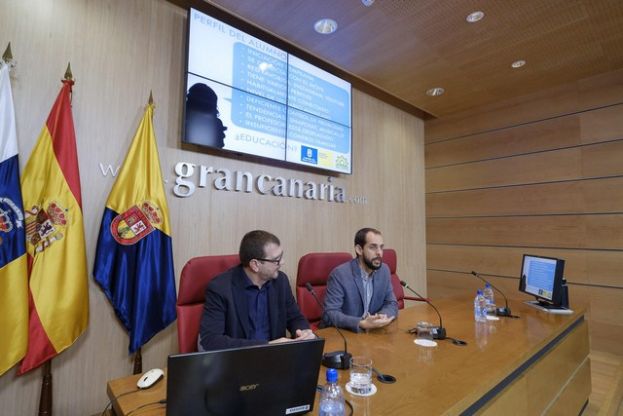 La mayor&iacute;a de los adolescentes manejan las redes sociales sin control