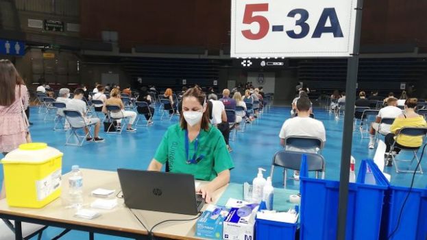 Los j&oacute;venes de m&aacute;s de 16 a&ntilde;os de Tenerife y Gran Canaria pueden acudir desde hoy a vacunarse sin cita previa