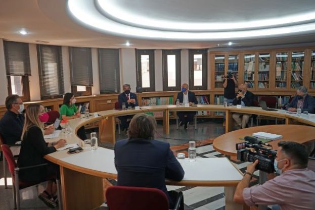 El Gobierno pacta con las patronales la reprogramaci&oacute;n de los 80 millones de euros de ayudas para el turismo