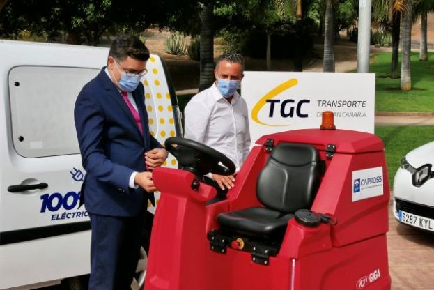 El Vicepresidente presenta la nueva maquinaria del servicio de limpieza de las estaciones de guaguas