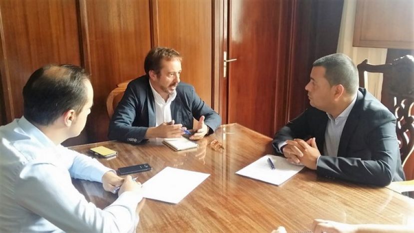 Reuni&oacute;n con el consejero de Desarrollo Econ&oacute;mico del Cabildo en Gu&iacute;a