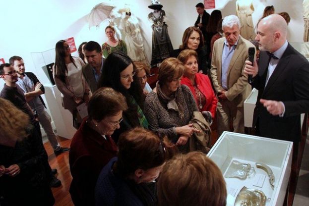 Nueva visita guiada a la exposici&oacute;n &lsquo;La moda en tiempos de Gald&oacute;s&rsquo;