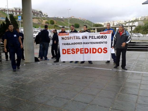Concentraci&oacute;n en la Consejer&iacute;a de Sanidad de los trabajadores despedidos del Hospital Doctor Negr&iacute;n