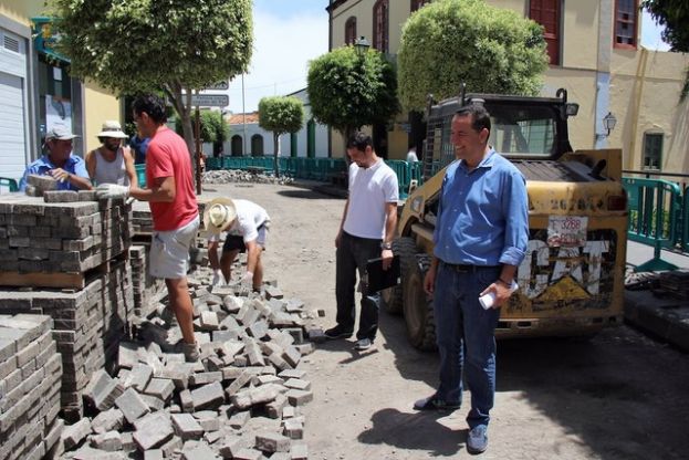 Moya inicia la transformaci&oacute;n de la principal v&iacute;a comercial del casco