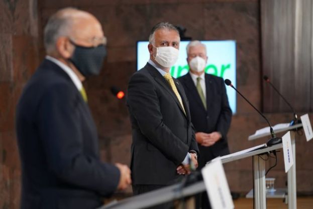 Torres garantiza la vacunaci&oacute;n del 70% de la poblaci&oacute;n este verano pese a la limitaci&oacute;n aprobada para AstraZeneca