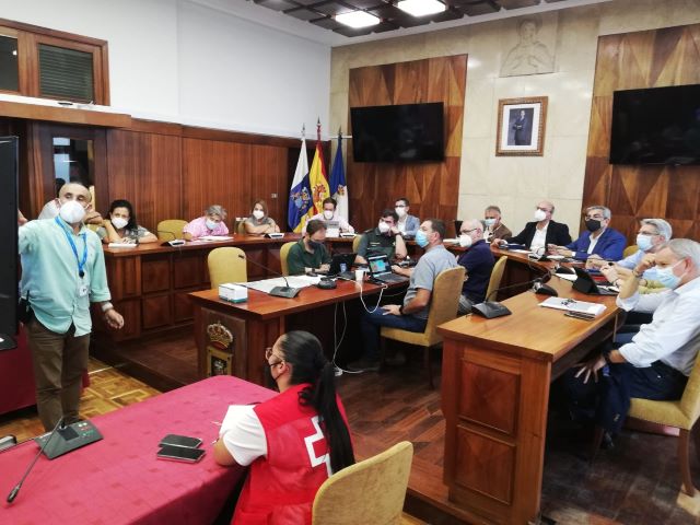 El PEVOLCA monitoriza el avance de una nueva colada tras la aparici&oacute;n de dos centros de emisi&oacute;n