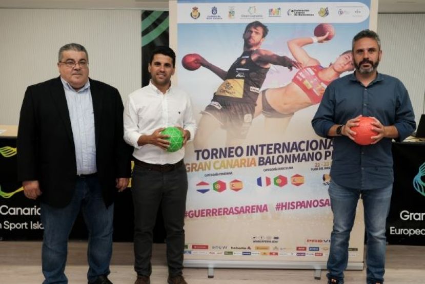 Playa del Ingl&eacute;s acoge el I Torneo de Balonmano Playa con jugadores de Europa