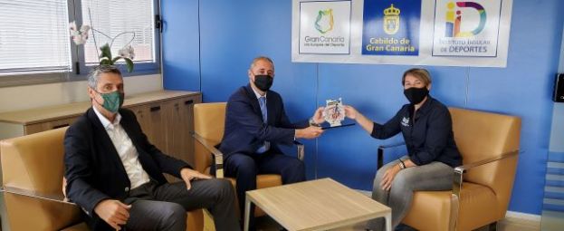 La Consejer&iacute;a de Deportes recibe el reconocimiento de la Federaci&oacute;n Insular de Ciclismo tras la I Copa Cabildo de Gran Canaria