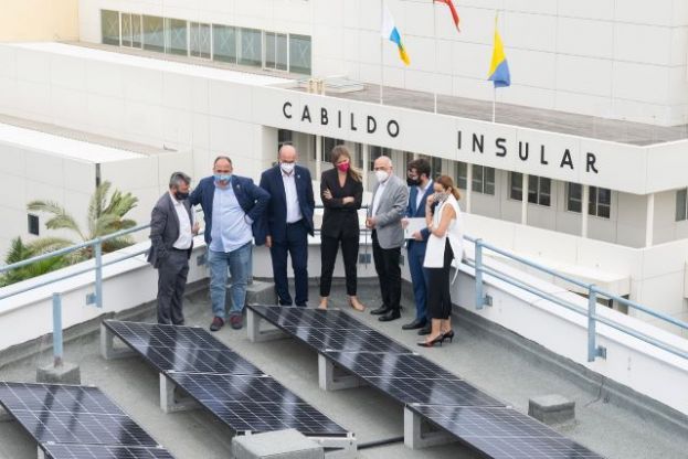 Morales muestra a la Secretaria de Estado de Energ&iacute;a Sara Aenegen, la estrategia de transici&oacute;n energ&eacute;tica del Cabildo
