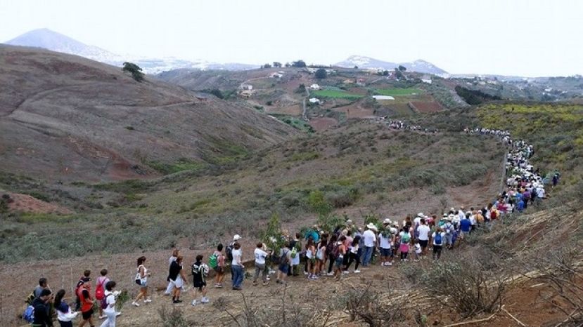 El Ayuntamiento de Gu&iacute;a acondiciona el camino de la Bajada de La Rama