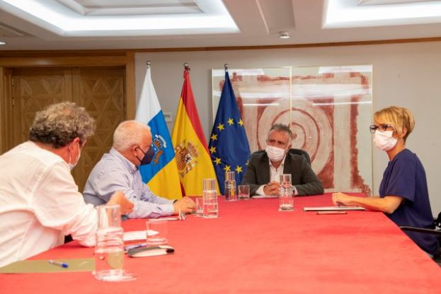 Torres y los l&iacute;deres de CCOO y UGT en Canarias han abordado el reparto de los 1.144 millones de ayudas estatales