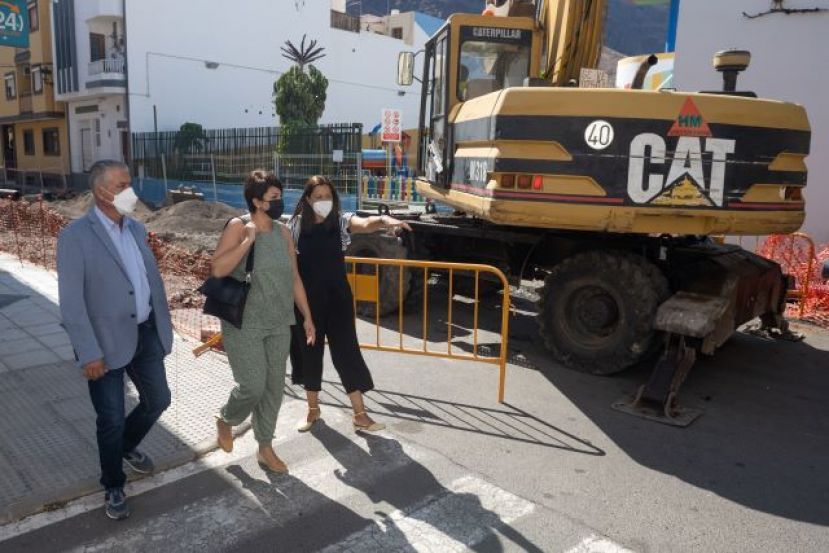 El Cabildo invierte 403.000 euros en abrir al peat&oacute;n la Zona Comercial de La Aldea