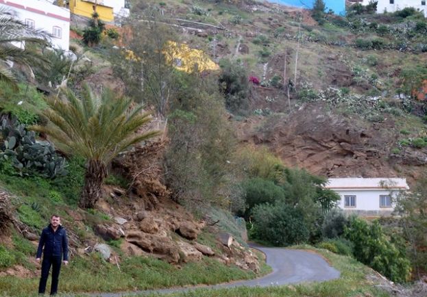 El Alcalde de G&aacute;ldar visita las obras de asfaltado de Juncal