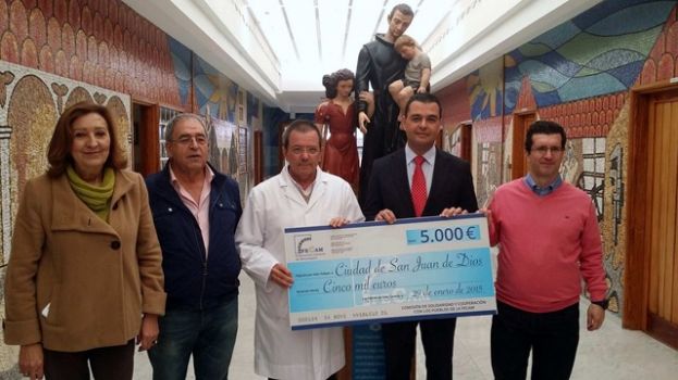 La FECAM, entreg&oacute; una ayuda de 5.000 euros a la Ciudad de San Juan de Dios