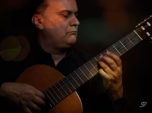 H&Eacute;CTOR GONZ&Aacute;LEZ: &ldquo;DEBEMOS AGRADECER LAS INFLUENCIAS EXTERIORES QUE HAN ENJUAGADO NUESTRA TRADICI&Oacute;N&rdquo;