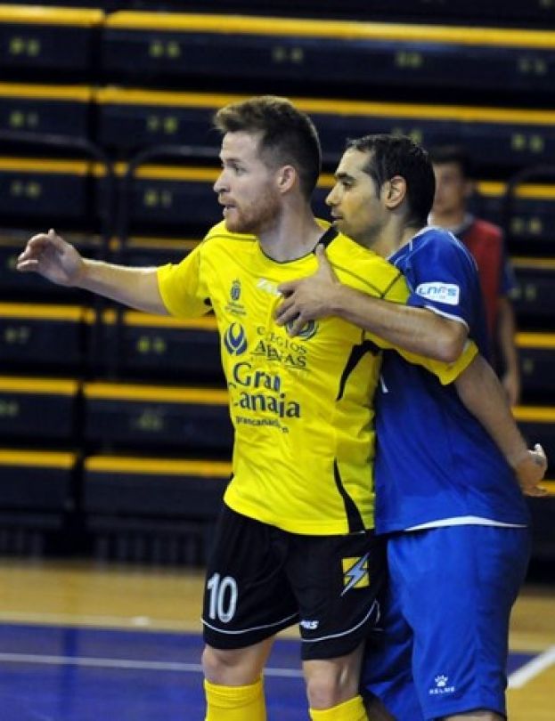 El Gran Canaria Colegios Arenas, en play offs al ganar en Valdepe&ntilde;as (4-5)