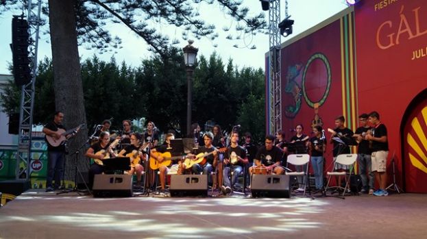 El III Festival &ldquo;G&aacute;ldar uniendo orillas&rdquo; inicia la semana dedicada al Folclore