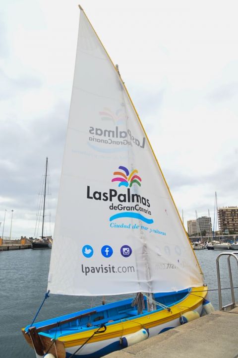 El bote de Vela Latina &lsquo;Las Palmas de Gran Canaria&rsquo; navega por las R&iacute;as Baixas