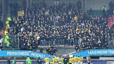 Se hunde la grada de un estadio en Pa&iacute;ses Bajos durante una celebraci&oacute;n