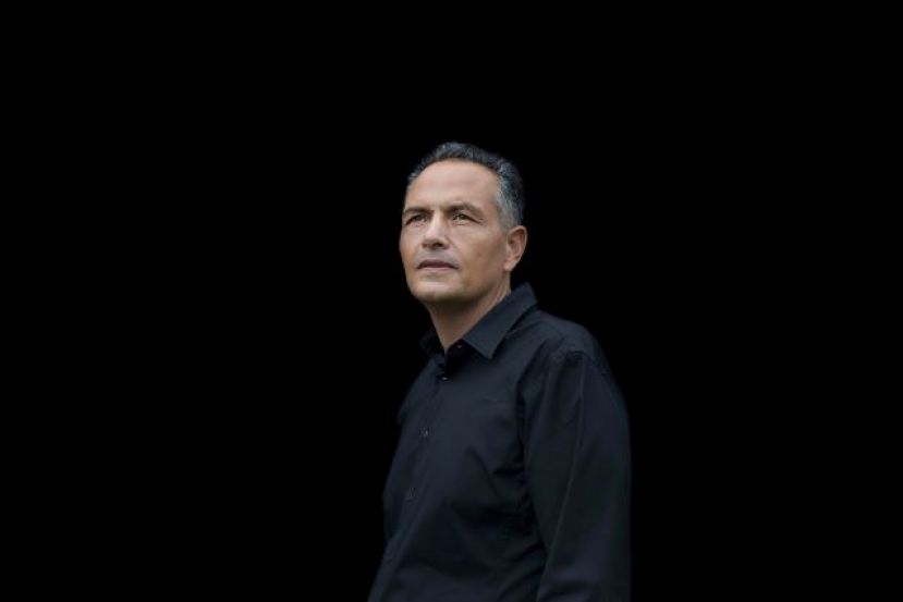Felicitaci&oacute;n a Santiago Gil por el Premio Internacional de Novela Benito P&eacute;rez Gald&oacute;s