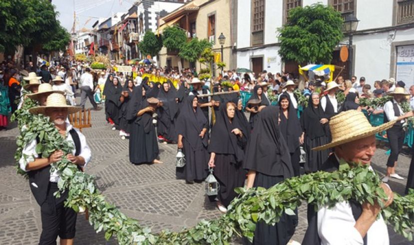 Teror: M&aacute;s de 15.000 personas disfrutaron en la Ofrenda Romer&iacute;a a la Virgen del Pino