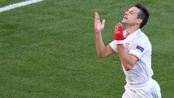 Azpilicueta: "La decisi&oacute;n la toma el VAR y eso es lo que no entiendo"