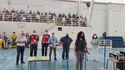 Un nutrido grupo de vecinos de Mazo y Fuencaliente asisten a las reuniones informativas sobre el volc&aacute;n