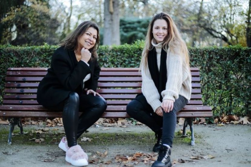 LAS ARTISTAS JIMENA ARAGON&Eacute;S E ISABEL SOTO INAUGURAN EN LA BIBLIOTECA INSULAR LA MUESTRA &lsquo;CREANDO SENSACIONES&rsquo;