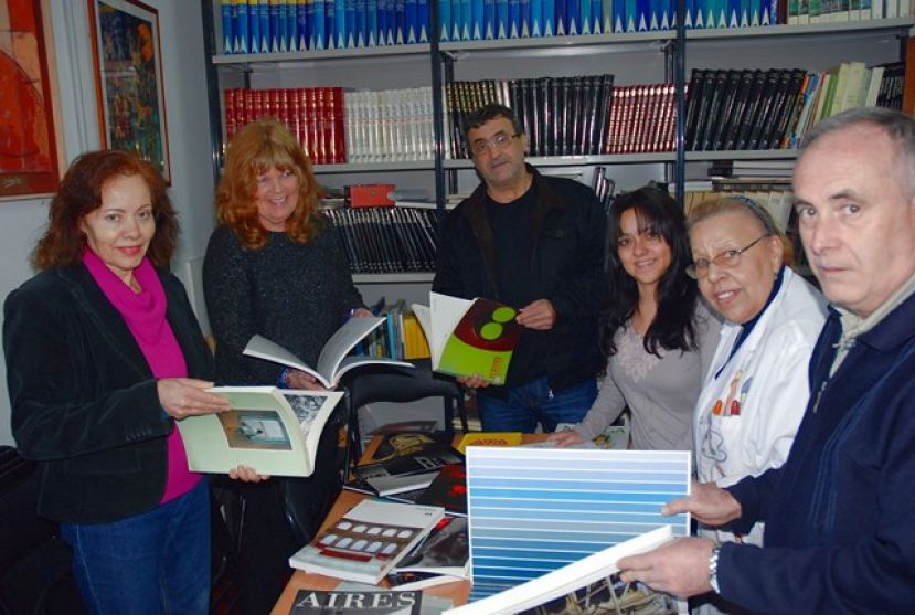 El CAAM dona a la Escuela Luj&aacute;n P&eacute;rez publicaciones