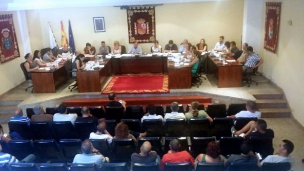 Mog&aacute;n ahorra 173.000 euros entre gobierno y asesores