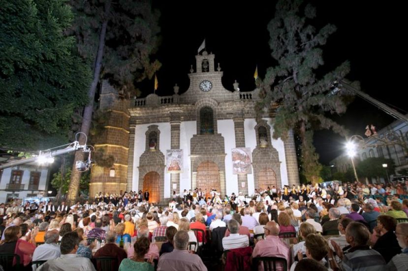 La Fiesta del Pino con todas las islas en el Encuentro Folcl&oacute;rico