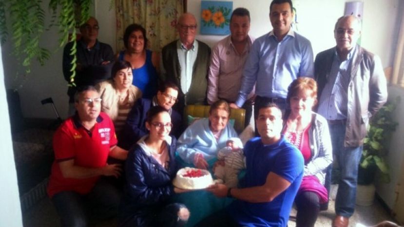 Gu&iacute;a: La abuela Carmen Santiago Castellano, acaba de cumplir los 102 a&ntilde;os de edad
