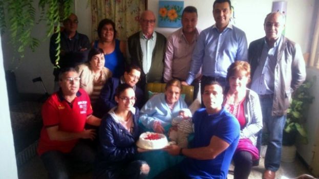 Gu&iacute;a: La abuela Carmen Santiago Castellano, acaba de cumplir los 102 a&ntilde;os de edad