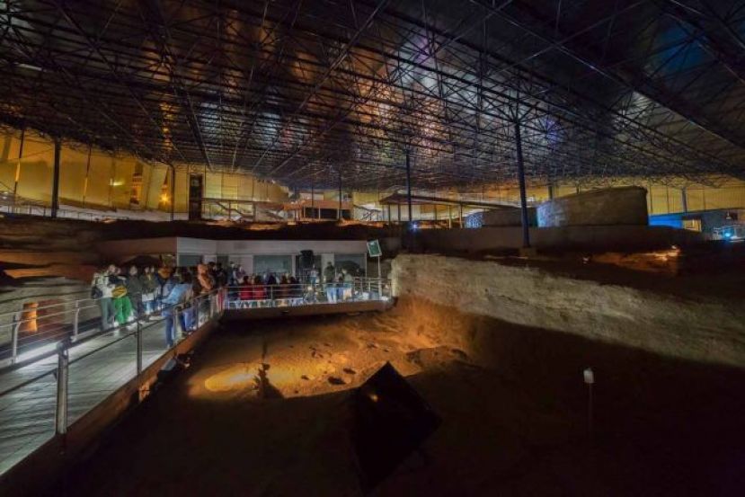 CUEVA PINTADA RETOMA LAS VISITAS NOCTURNAS AL YACIMIENTO CON LA M&Uacute;SICA EN DIRECTO DE CARAVANSAR TR&Iacute;O