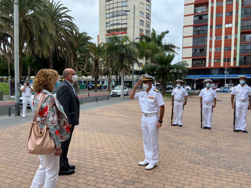 El delegado del Gobierno de Espa&ntilde;a visita la sede del Mando Naval de Canarias