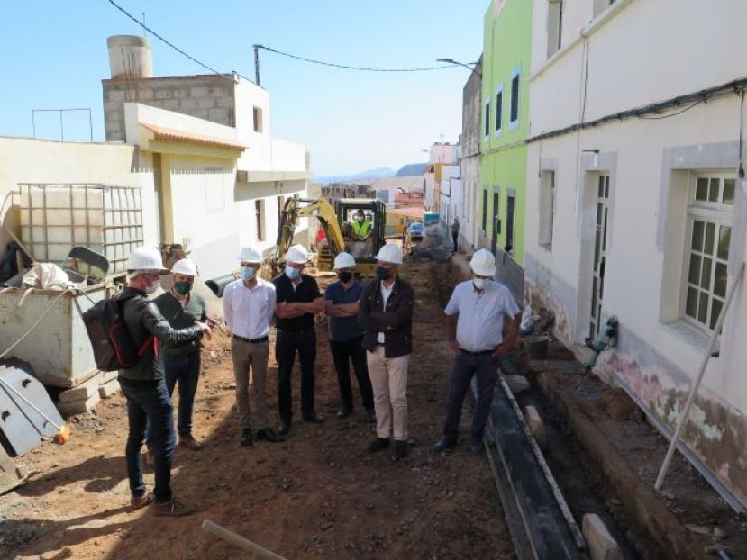 Pedro Rodr&iacute;guez visita las obras del Programa ARRU de La Atalaya y Becerril