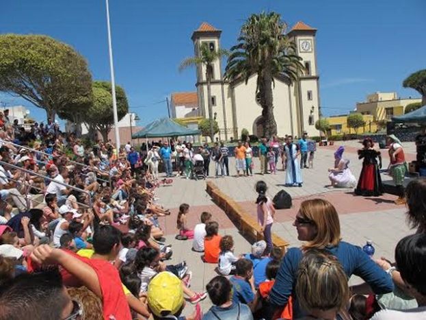 Gu&iacute;a: Nueva Feria Comercial, bajo el t&iacute;tulo &ldquo;D&iacute;as de Celebraci&oacute;n"