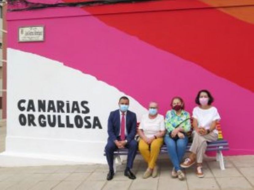 Canarias exhibe su orgullo con un mural homenaje al transformista Xayo