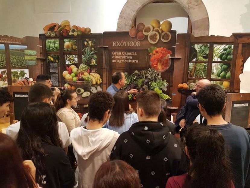 Gu&iacute;a: Exposici&oacute;n-Degustaci&oacute;n &lsquo;Paseo de los Sabores&rsquo; con mas de 300 personas
