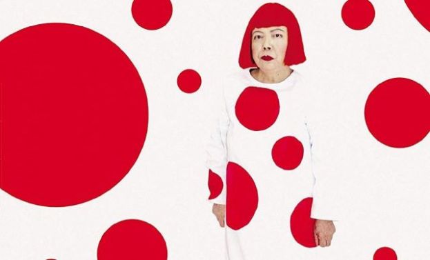 &lsquo;Kusama Infinity&rsquo;, la beligerante vida de una mujer que alcanz&oacute; la cima del mundo del arte