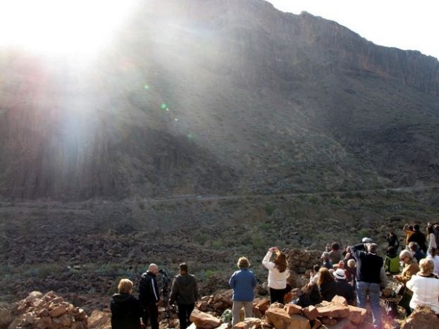 Contempla desde la necr&oacute;polis de Arteara el equinoccio de primavera
