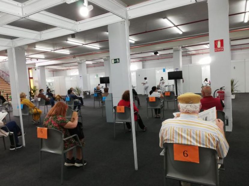 Los residentes nacidos antes de 1945 que no est&eacute;n vacunados pueden pedir cita en el 012