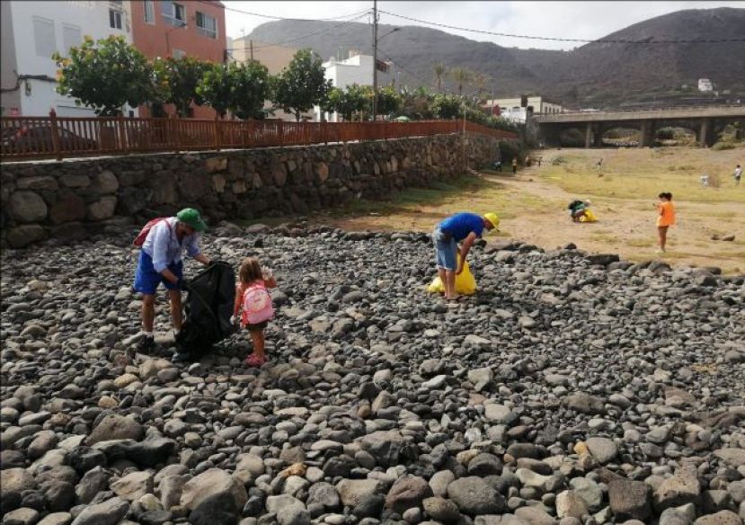 Exitosa limpieza de la costa de San Andr&eacute;s (Arucas)