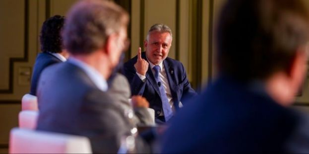 El presidente de Canarias aboga por mantener la unidad de criterio de Estado en la gesti&oacute;n de los fondos europeos