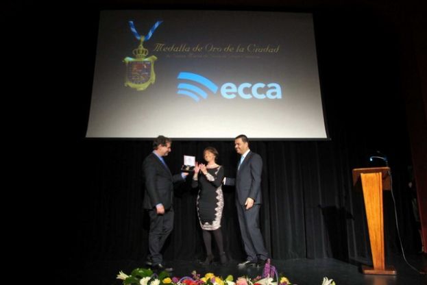 Gu&iacute;a: Entrega de la Medalla de Oro de la Ciudad a la emisora Radio Ecca