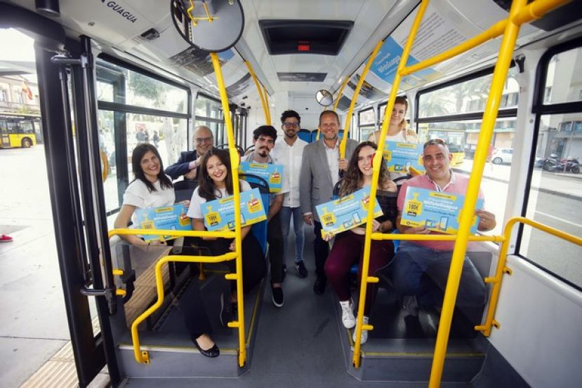 Las fotos ganadoras del quinto concurso de Guaguas Municipales recorren la ciudad